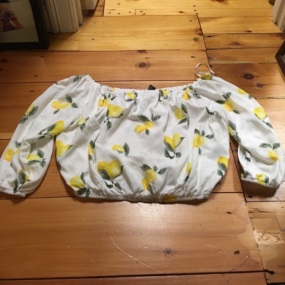 Loose crop top with lemons from Forever 21